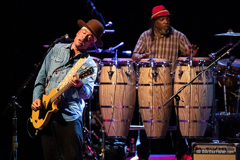 Ben Harper, Leon Oakley of Ben Harper & The Innocent Criminals Ben Harper, Leon Oakley of Ben Harper & The Innocent Criminals