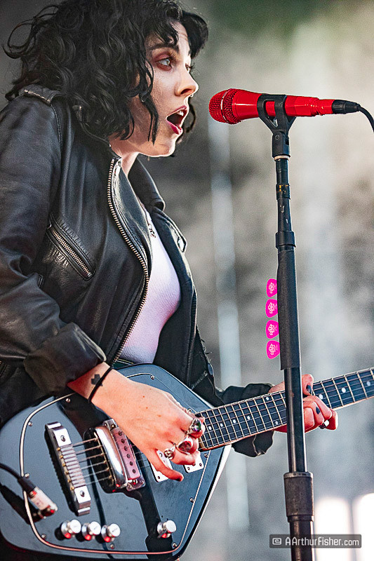 Heather Baron-Gracie
 of Pale Waves Heather Baron-Gracie
 of Pale Waves