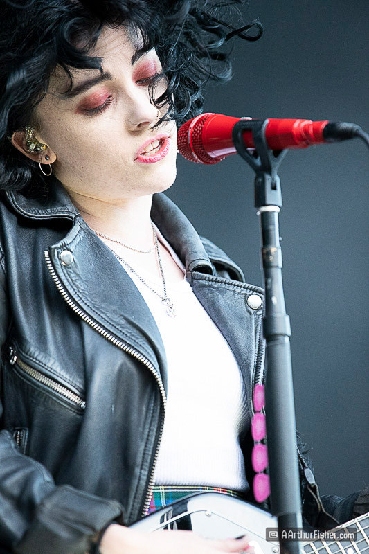 Heather Baron-Gracie
 of Pale Waves Heather Baron-Gracie
 of Pale Waves