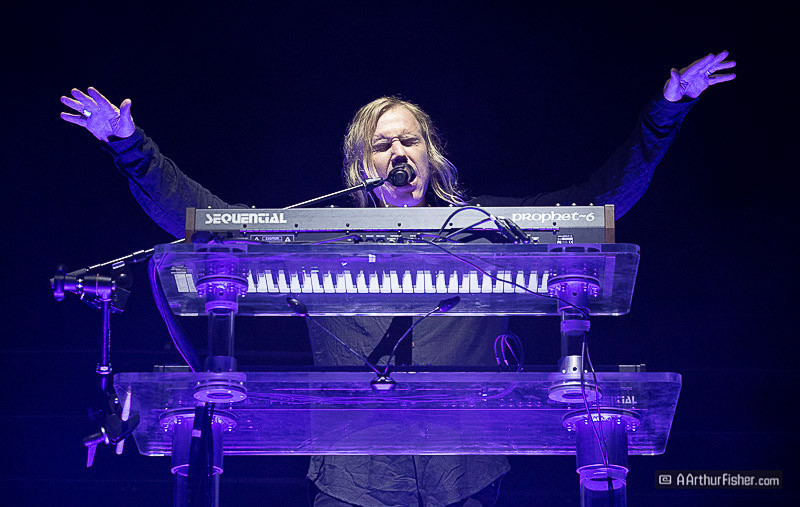 RuÌfuÌs du Sol, 
Tyrone Lindqvist RuÌfuÌs du Sol, 
Tyrone Lindqvist