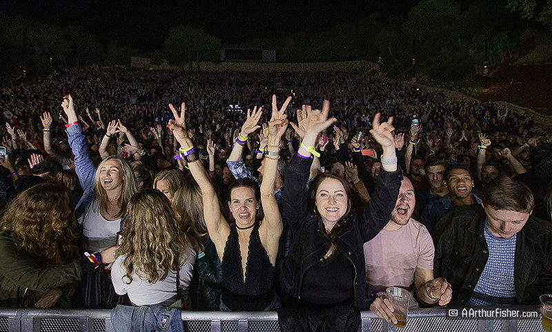 RÜFÜS DU SOL crowd RÜFÜS DU SOL crowd
