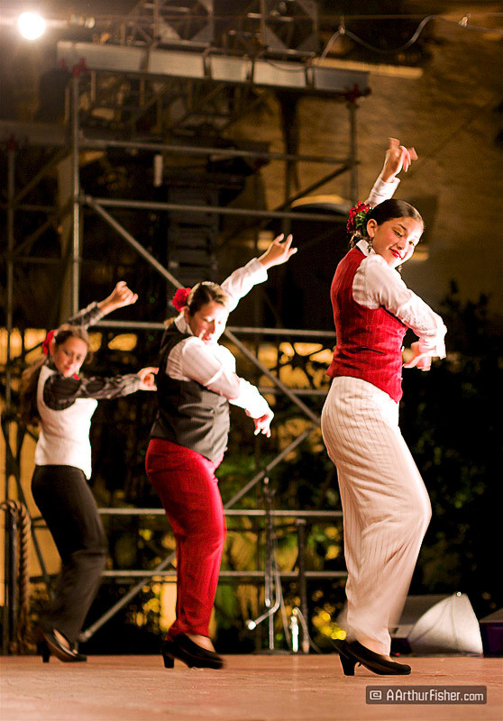 Dancers at the Courthouse, Bailes,  Dancers at the Courthouse, Bailes,