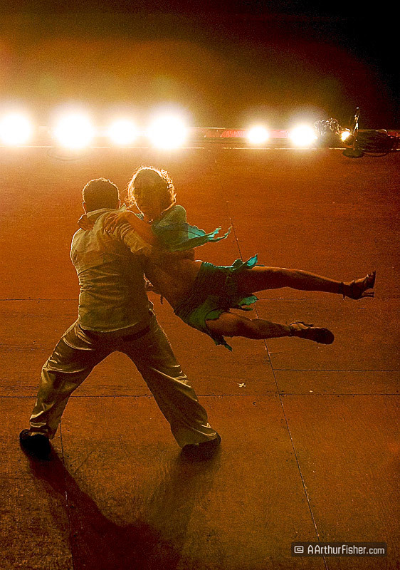 Modern Salsa Dance at the Courthouse, Salsa Barbara Modern Salsa Dance at the Courthouse, Salsa Barbara