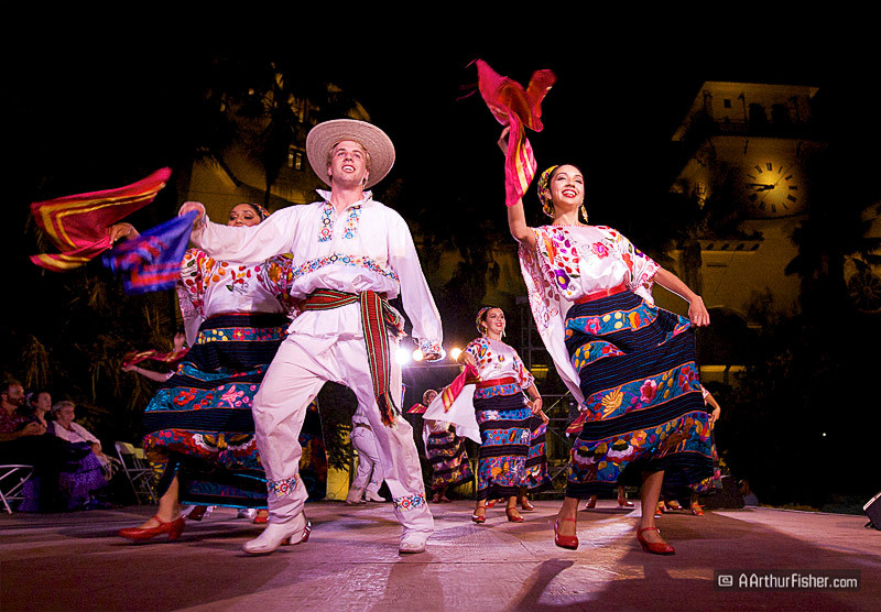 Alma de Mexico dancing La Iguana Alma de Mexico dancing La Iguana